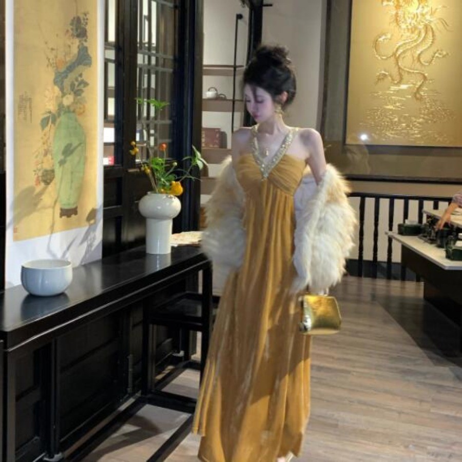 Mùa Thu Đông Thường Ngày Ngọt Ngào Thời Trang Tính Khí Bên Trong Trận Đấu Gợi Cảm Cổ Chữ V Thiết Kế Cảm Thấy Nóng Kim Cương Dây Nhung Váy Dài