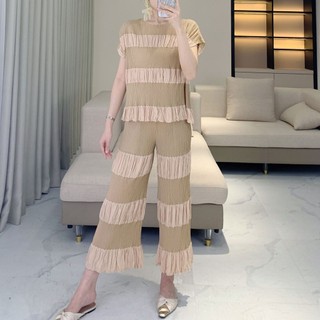Quần áo Miyake xếp ly màu trơn ngắn tay, phù hợp với nữ cao cấp mùa hè