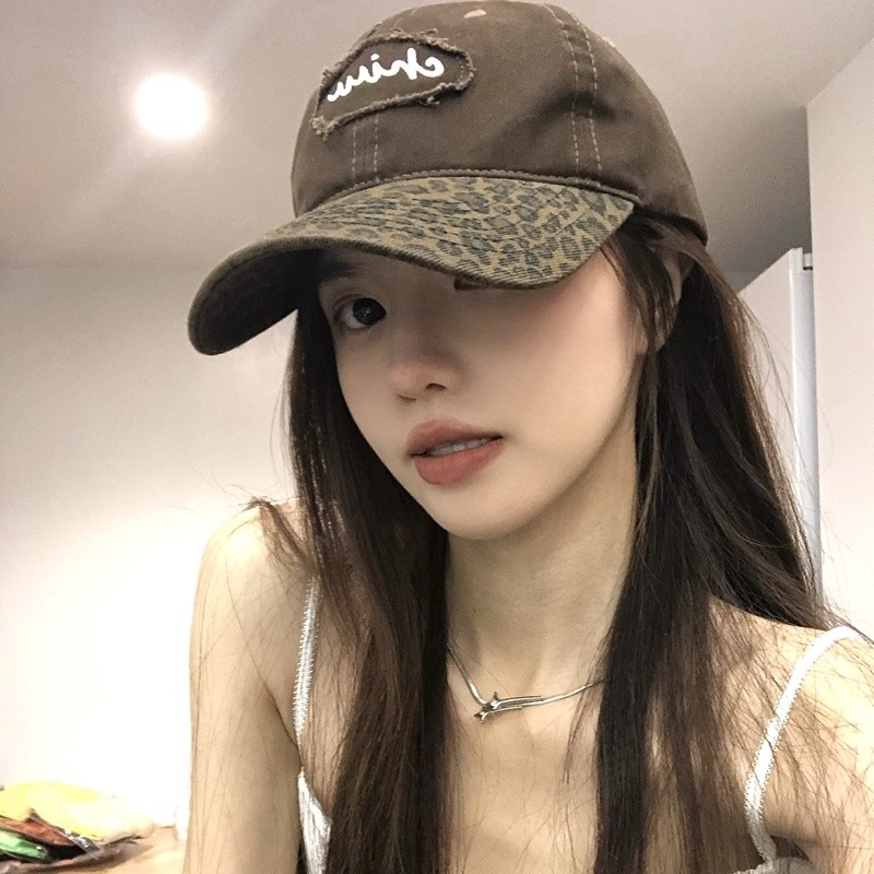 Mũ bóng chày phù hợp với màu da báo của Mỹ Hot Girl