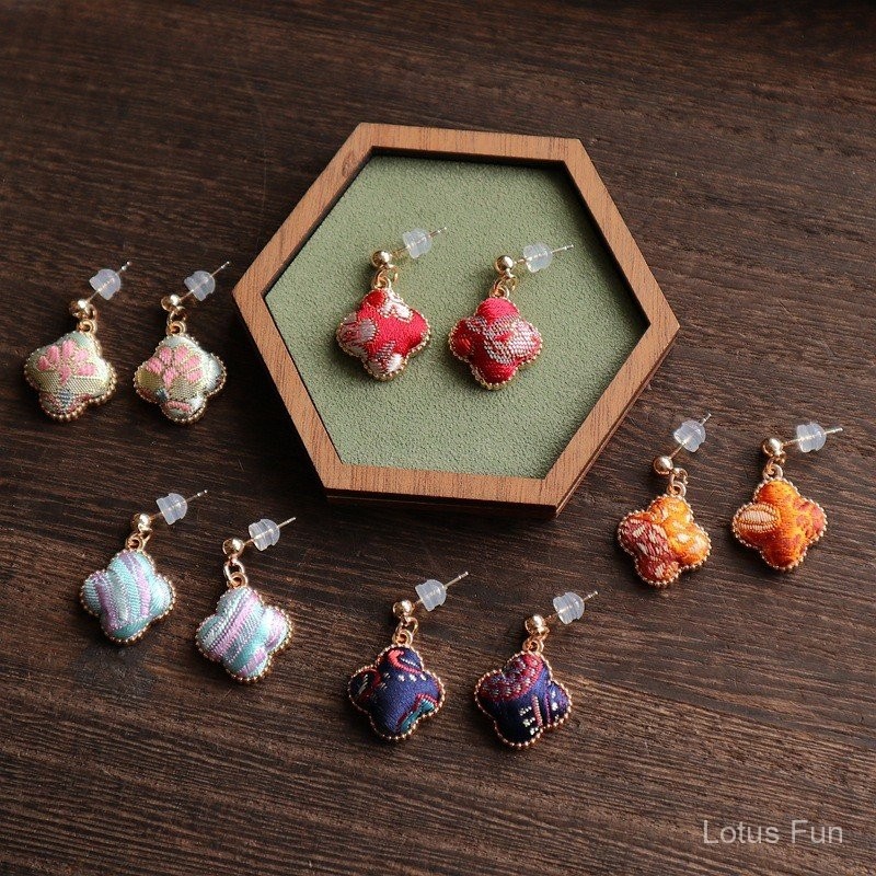 Mới Trung Quốc Cổ Điển Phong Cách Trung Hoa Nhiều Màu Bông Tai Cỏ Bốn Lá Bạc 925 Kim Handmade Song Jin Đơn Giản Phù Hợp Với Bông Tai Thành Phẩm