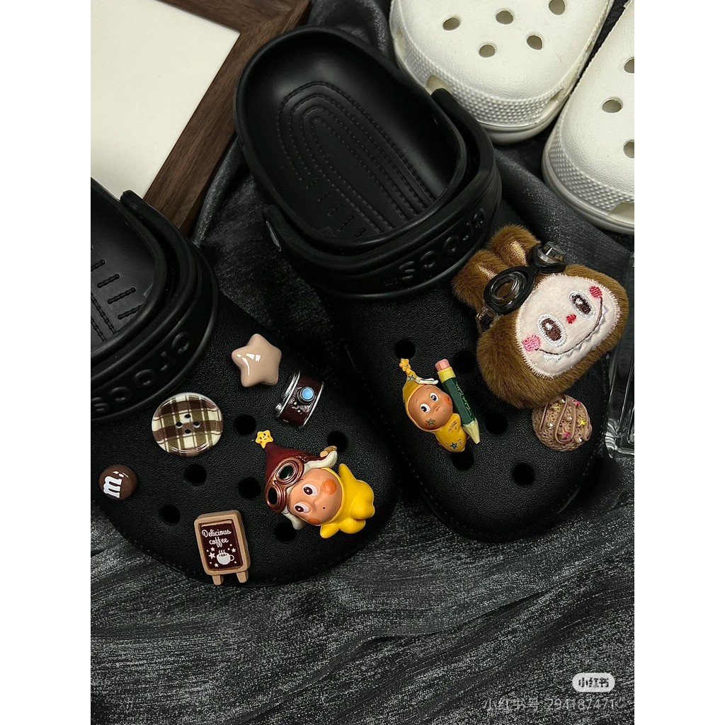 POP MART POP MART Starman Khóa giày Lỗ Phụ kiện giày jibbitz Lỗ Khóa giày Busch Khóa giày Zhibixing Thích hợp cho cá sấu Khóa giày có thể tháo rời ins Giày hoa