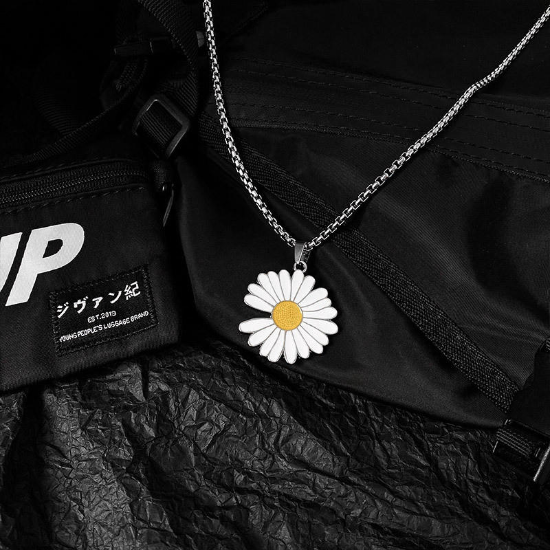 Hip Hop Daisy Thép Titan Vòng Cổ Nữ Đơn Giản Hợp Thời Trang Influencer Đĩa Retro Cặp Đôi Mặt Dây Chuyền Phụ Kiện