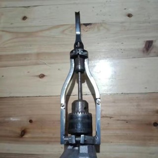 Mũi khoan lỗ vuông Giá đỡ cố định Dễ dàng cài đặt Phụ kiện tay nghề Kẹp chắc chắn Có thể điều chỉnh từ 1,5-2,2 inch