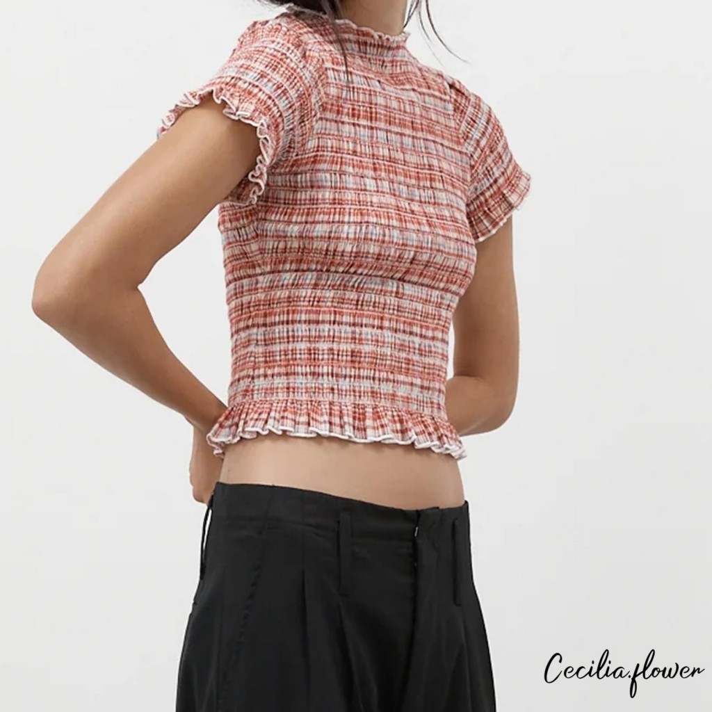 Áo Crop Top Kẻ SọcSlim Fit, Cổ Ngắn Tay Ruffle - Thích Hợp Mặc Hàng Ngày và Dạo Phố