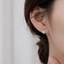 Unstop * Dainty Golden Daisy Ear Studs Trang sức thẩm mỹ Nhật Bản Bông tai nhẹ cho tai nhạy cảm và mặc công sở