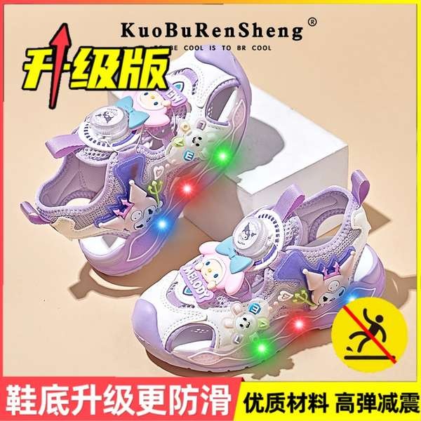 🔥 dễ thương 🔥 chống trơn trượt Giày sandal chớp đèn sáng cho bé gái Đế mềm Siêu nhẹ sandal bé gái đèn LED phát sáng Ngày thiếu nhi giày đi biển có hàng sẵn ✰Mùa Hè 2025 Bé Gái Mới ' Khóa xoay Cối xay gió nhỏ Giày đi biển Baotou Giày đế mềm cho trẻ e