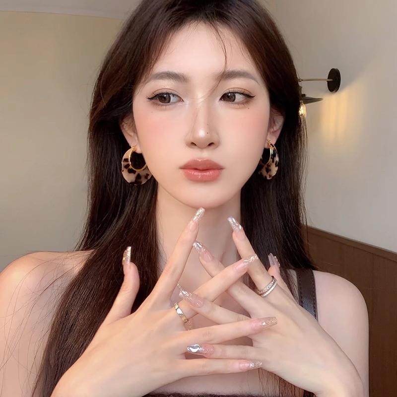 Phụ kiện tai nữ táo bạo thời trang độc đáo - Bông tai in họa tiết da báo sang trọng nhẹ cổ điển