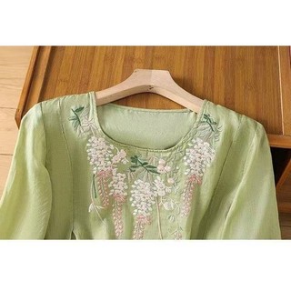 2025 Mùa hè mới Áo sơ mi thêu cổ tròn cotton lanh cho phụ nữ, dáng rộng thanh lịch