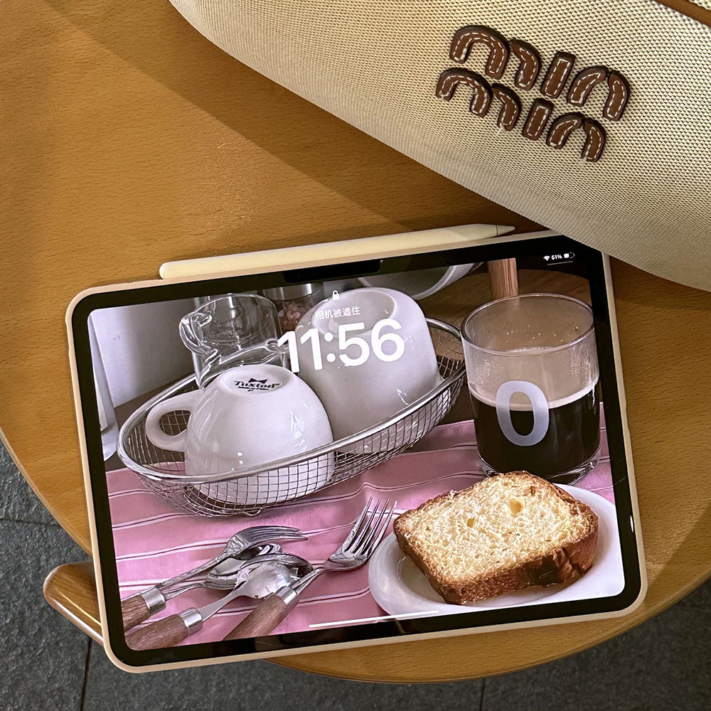 Vỏ Acrylic Cứng Tuya Cô Gái Vui Nhộn Bunny Cover Cho Mini6 Mini7 A17Pro IPad 5 6 7 8 9 10 11 A16 Air 2 3 4 5 6 Air 11 M2 Pro10.5 10.2 "Pro11 2018 2020 2021 2022 M4 Pro13 2024 2025