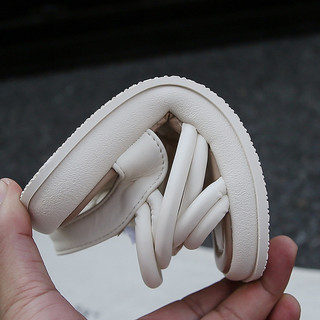 Bé Gái Đeo Chéo Sandal 2026 Mùa Hè Mới Tập Đi Giày Đi Biển Chân Trần Chống Trơn Trượt Đơn Giản Thanh Lịch Retro La Mã Dép Age4-6