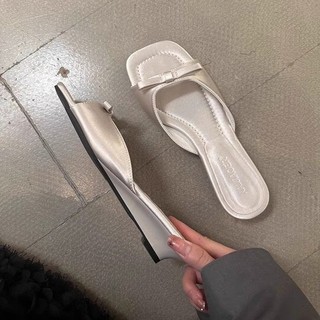 Giày mules nữ mũi vuông gót thấp, dễ mang, có nút bướm