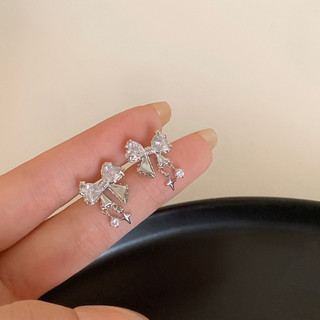 Bông tai nữ có đèn Flash Zircon Hợp kim Tính khí đinh tán cho bữa tiệc sân khấu sinh nhật