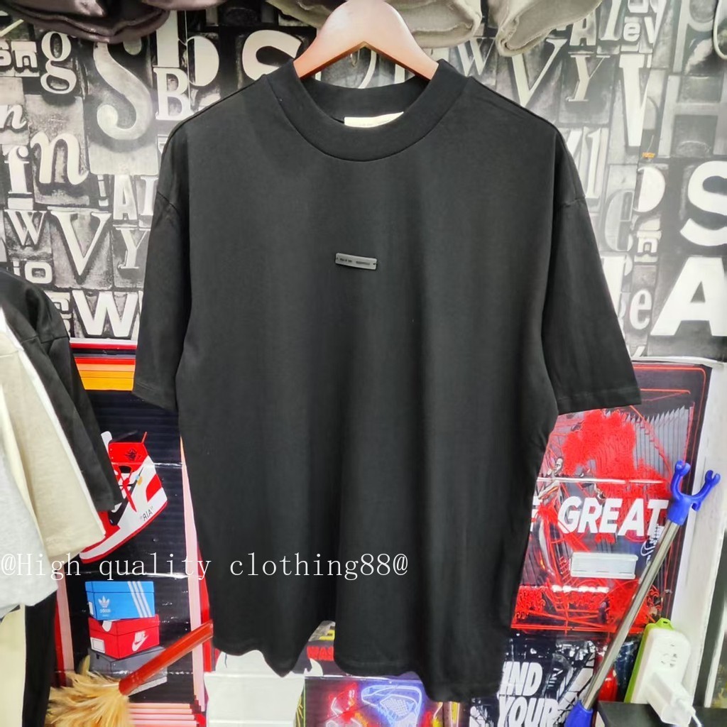 * * * Chất lượng cao * * FEAR OF GOD ESSENTIALS Nhãn thủ công phía trước Sản phẩm mới Áo thun ngắn tay mùa hè phù hợp