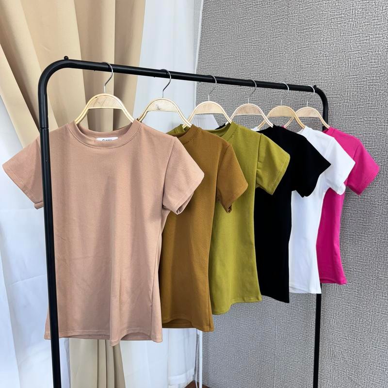Áo thun nữ Uniqlo Vải bó sát vừa vặn tay ngắn quanh cổ làm cho bạn trông thon gọn hơn. Cô gái mũm mĩm co giãn có thể trong suốt. Mô hình Kimchi