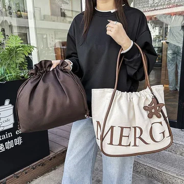 Thái Lan Niche Thiết Kế Túi Vải Dung Tích Lớn Tất Cả Trận Đấu Túi Vải 2025 Màu Sắc Tương Phản Túi Tote Túi Đeo Ngang Túi Đeo Vai Túi Dây Rút Túi Xô Túi Nách Túi