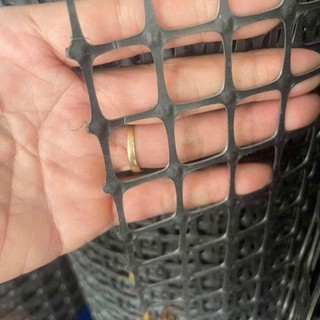 Loai 1: lưới nhựa cao 2m dài 50m ô 3x4cm hàng loại 1. lưới dùng trong chăn nuôi. làm hàng rào lưới dầy cao cấp