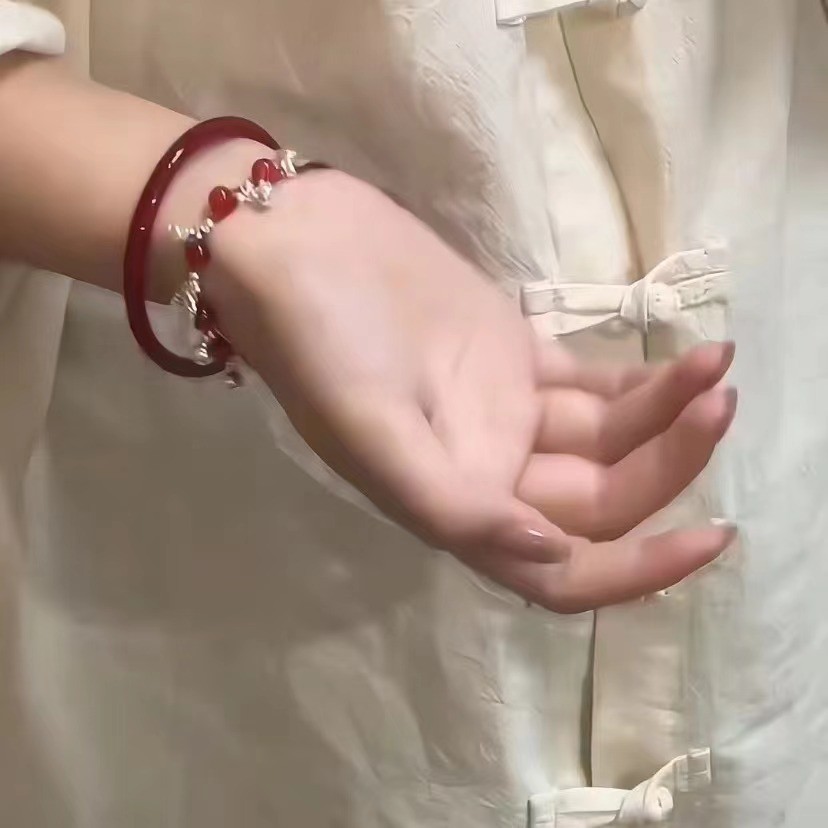 Cô gái dân tộc Miao ~ Mặt dây chuyền Fu phong cách Trung Quốc, vòng tay chuông dây đỏ đôi, thiết kế độc đáo, quà tặng năm hoàng đạo