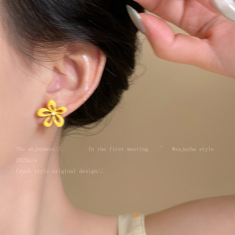 Bông tai hai màu dễ thương Hàn Quốc Bông tai hoa vàng