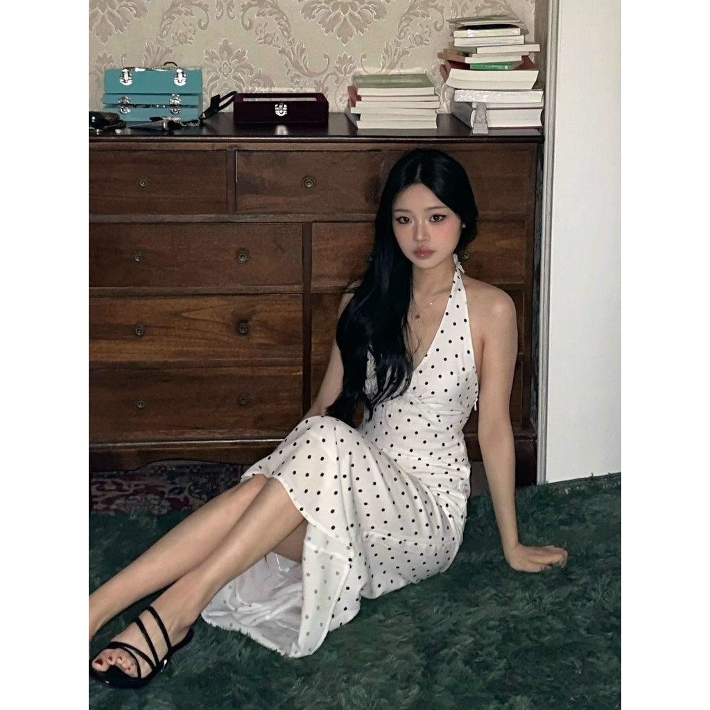 Váy cổ yếm chấm bi phong cách châu Âu và Mỹ, sexy, không lưng, dài vừa
