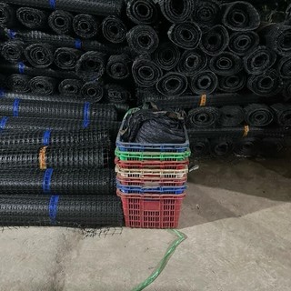 Cao 1m8 dài 25M hàng loại 1. lưới nhựa hàng rào. Lưới nhựa nguyên sinh. Dùng làm chuồng trại, dàn cây