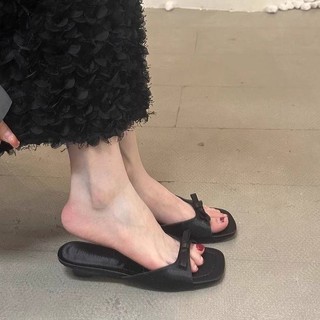 Giày mules nữ mũi vuông gót thấp, dễ mang, có nút bướm