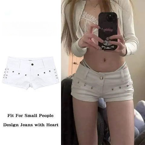 Quần short denim trắng cạp thấp mùa hè mới, ôm sát, có đinh tán, ôm hông