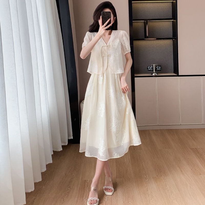 [YU]Set váy hai mảnh dây đeo thêu nút, dáng dài phong cách Trung Quốc nhẹ nhàng tinh tế.