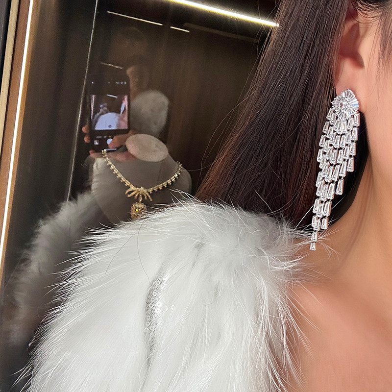 Phong Cách Mới Dài Zircon Hoa Ánh Sáng Bông Tai Tua Rua Sang Trọng