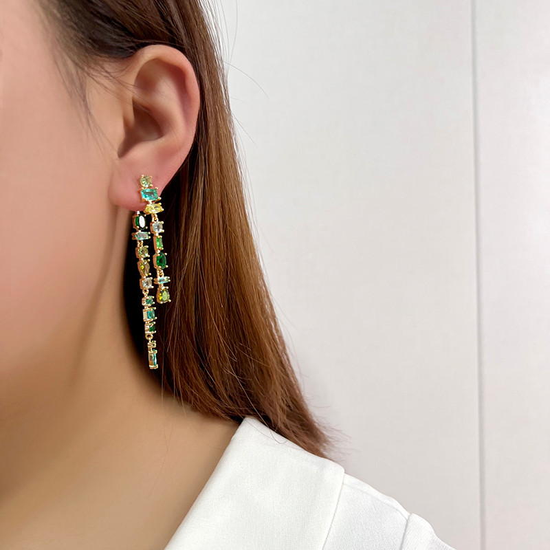 Nhẹ Tính Khí Sang Trọng Đẹp Phong Cách Mới Dài Zircon Ánh Sáng Bông Tai Sang Trọng