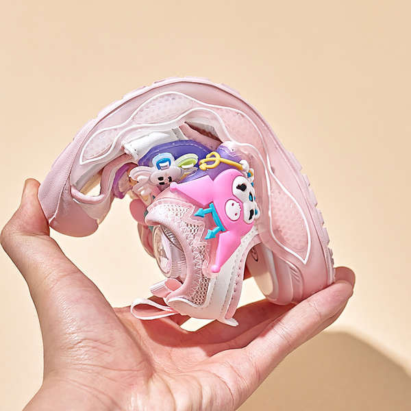 🔥 dễ thương 🔥 chống trơn trượt Giày sandal chớp đèn sáng cho bé gái Đế mềm Siêu nhẹ sandal bé gái đèn LED phát sáng Ngày thiếu nhi giày đi biển có hàng sẵn ✰Mùa Hè 2025 Bé Gái Mới ' Khóa xoay Cối xay gió nhỏ Giày đi biển Baotou Giày đế mềm cho trẻ e