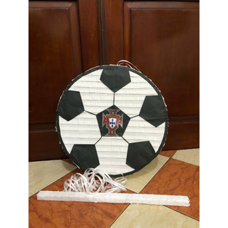 Trò chơi đập kẹo pinata bóng đá, món quà cho các fan hâm mộ thể thao vua
