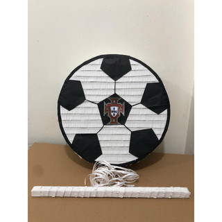 Trò chơi đập kẹo pinata bóng đá, món quà cho các fan hâm mộ thể thao vua