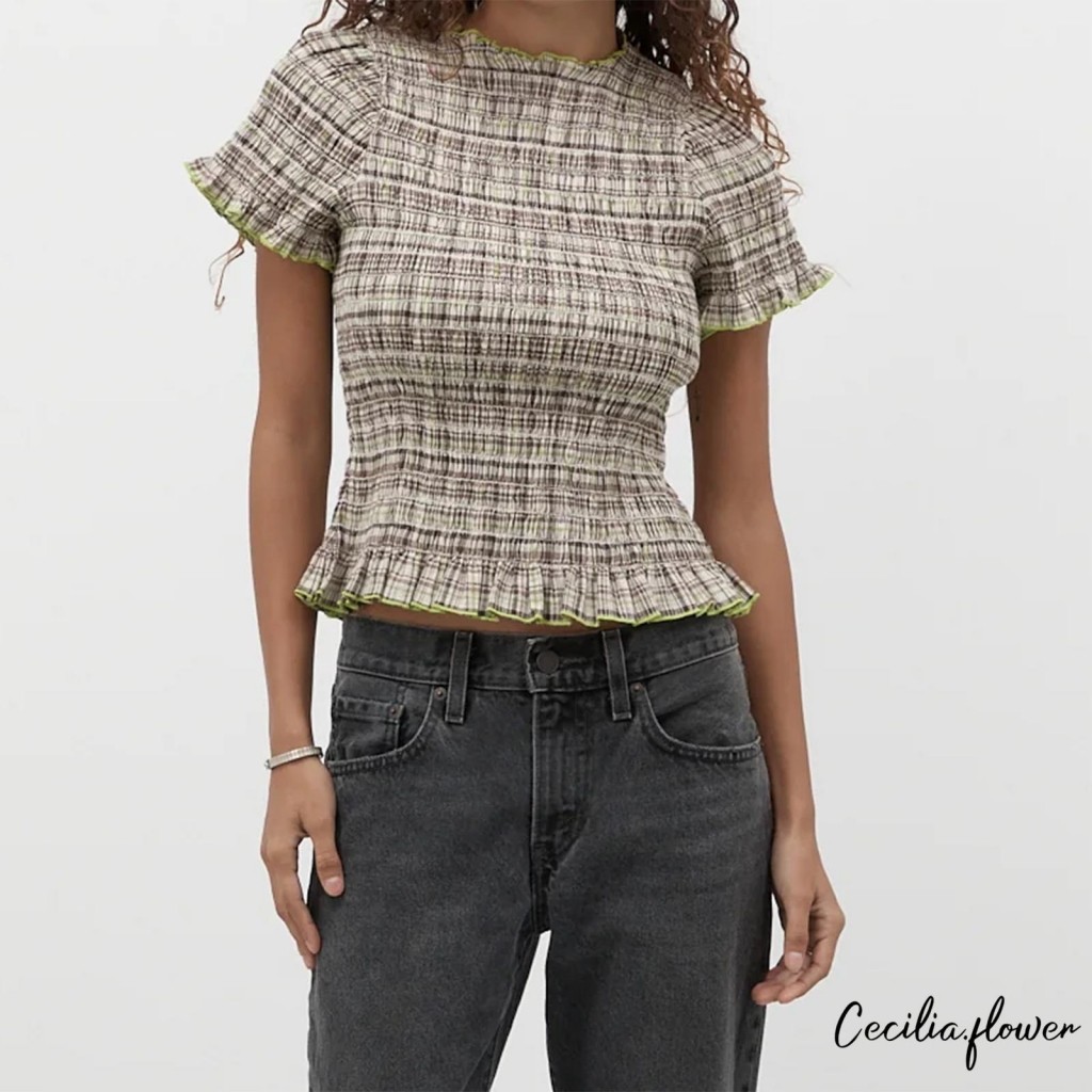 Áo Crop Top Kẻ SọcSlim Fit, Cổ Ngắn Tay Ruffle - Thích Hợp Mặc Hàng Ngày và Dạo Phố