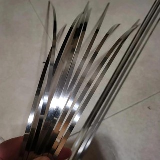 Độ dày 1 mét 0,1 / 0,2 / 0,3 / 0,4 / 0,5 / 0,8 / 1,0mm 301 Dải thép không gỉ Lá thép cuộn Tấm mỏng Dải rộng 10mm đến50mm