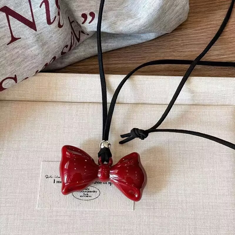 Vòng cổ nơ đỏ Vòng cổ dây da đen phong cách đơn giản mới