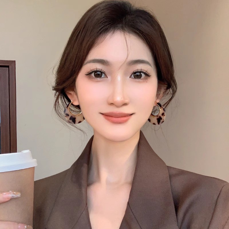 Phụ kiện tai nữ táo bạo thời trang độc đáo - Bông tai in họa tiết da báo sang trọng nhẹ cổ điển