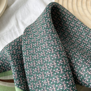 Tua Rua Khăn Nữ 2024 Mới Cảm Giác Cao Bắt Đầu Khăn Lụa In Vải Lanh Cotton Nhỏ Vuông Khăn Trang Trí Mặt Dây Chuyền