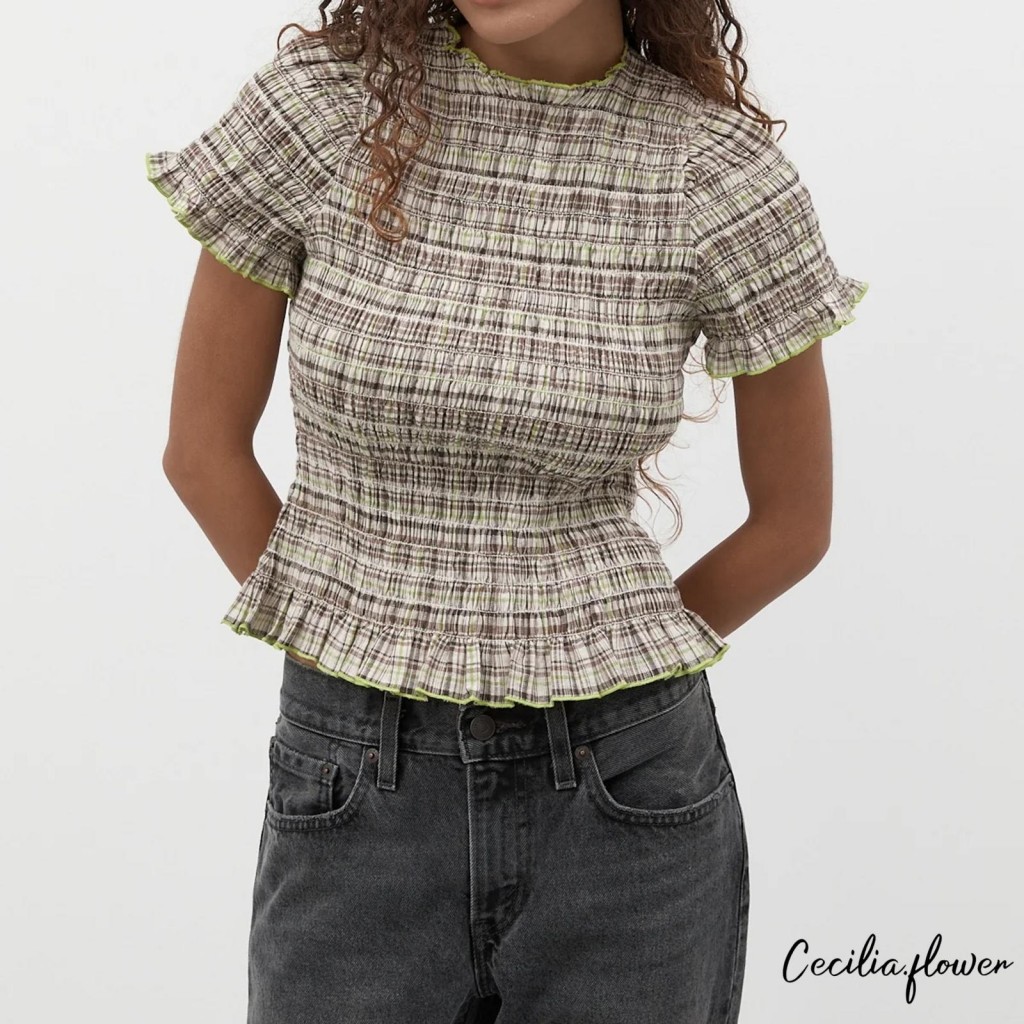 Áo Crop Top Kẻ SọcSlim Fit, Cổ Ngắn Tay Ruffle - Thích Hợp Mặc Hàng Ngày và Dạo Phố