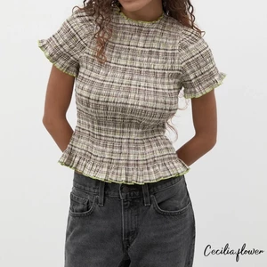 Áo Crop Top Kẻ SọcSlim Fit, Cổ Ngắn Tay Ruffle - Thích Hợp Mặc Hàng Ngày và Dạo Phố