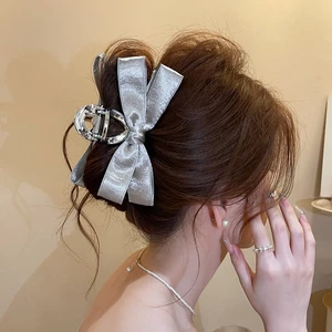 Kẹp cá mập nơ bạc nữ cho tóc dày