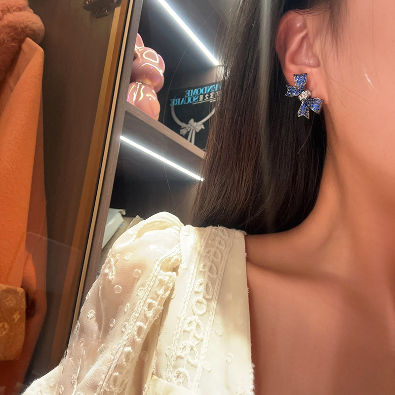 Bông tai thanh lịch thời trang màu xanh nhạt sang trọng