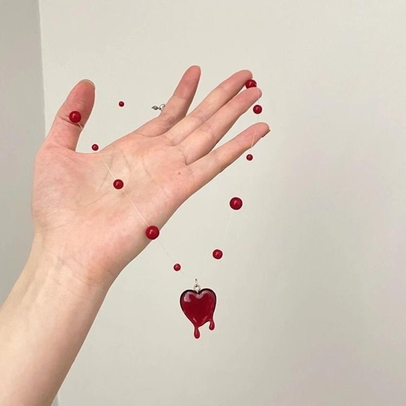 Mặt dây chuyền máu nhỏ giọt trái tim đỏ Vòng cổ trắng cổ điển