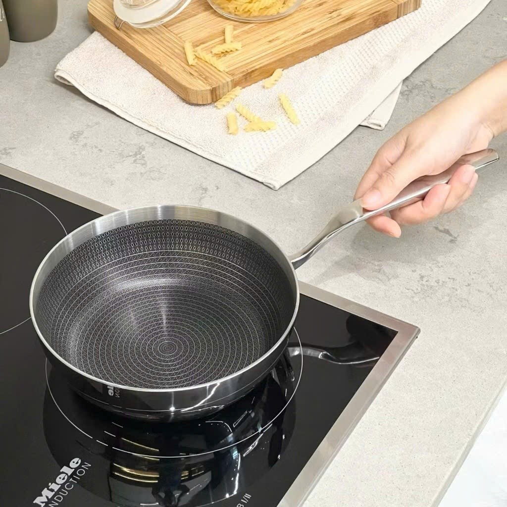 (CHÍNH HÃNG KAIYO) Chảo inox chống dính hoa văn nổi Tri-Ply đáy liền - Size 20cm, 24cm và 26cm