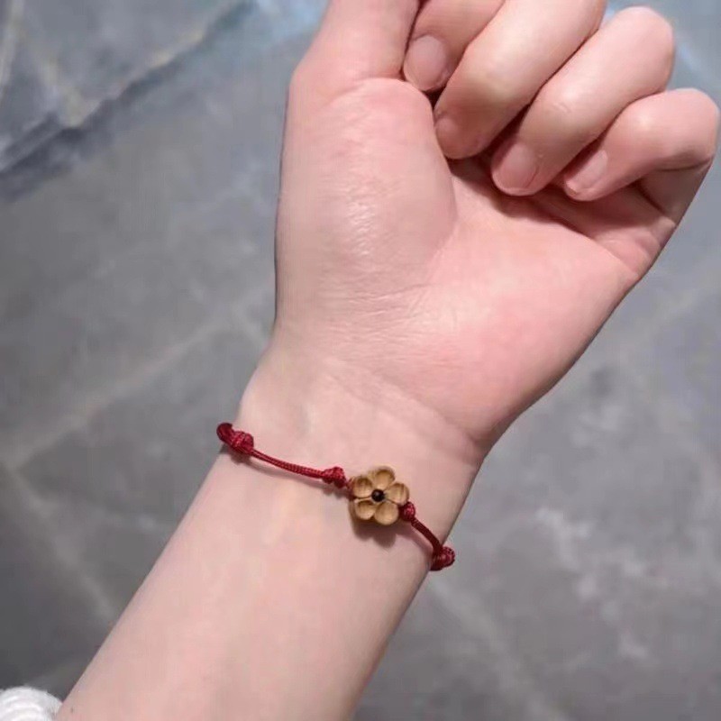 Vòng tay dây đỏ hình hoa mận khắc nhựa, vòng tay may mắn thủ công bằng dây, quà tặng cho bạn thân