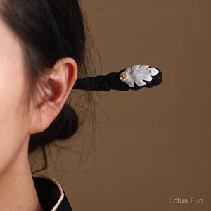 Kẹp tóc gỗ đàn hương lông vũ vỏ chạm khắc tinh xảo thiết kế thích hợp kiểu cổ điển mới kiểu Trung Quốc kiểu tóc đơn giản kiểu Trung Quốc
