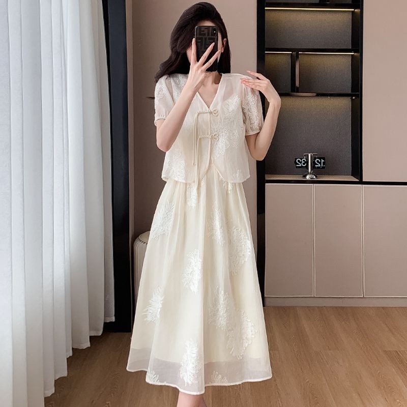 [YU]Set váy hai mảnh dây đeo thêu nút, dáng dài phong cách Trung Quốc nhẹ nhàng tinh tế.