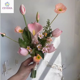 Bó hoa cưới cầm tay cô dâu màu hồng từ hoa Rum và anh túc H0120