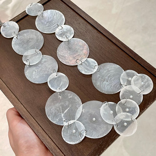 Vòng cổ tròn ngọc trai phong cách kỳ nghỉ thời trang mới cho mẹ, phù hợp với cô dâu trong ngày cưới