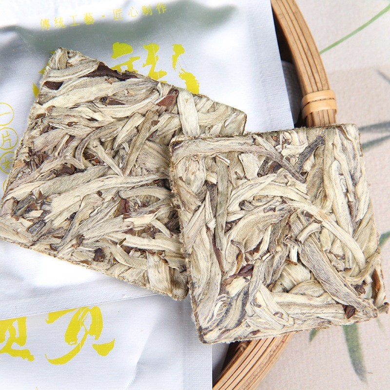 BÁNH TRÀ MINI BẠCH HÀO NGÂN CHÂM - LÃO BẠCH TRÀ PHÚC KIẾN VÙNG NÚI CAO VÂN NAM (01 BÁNH DÙNG THỬ KHOẢNG 10 GRAM)