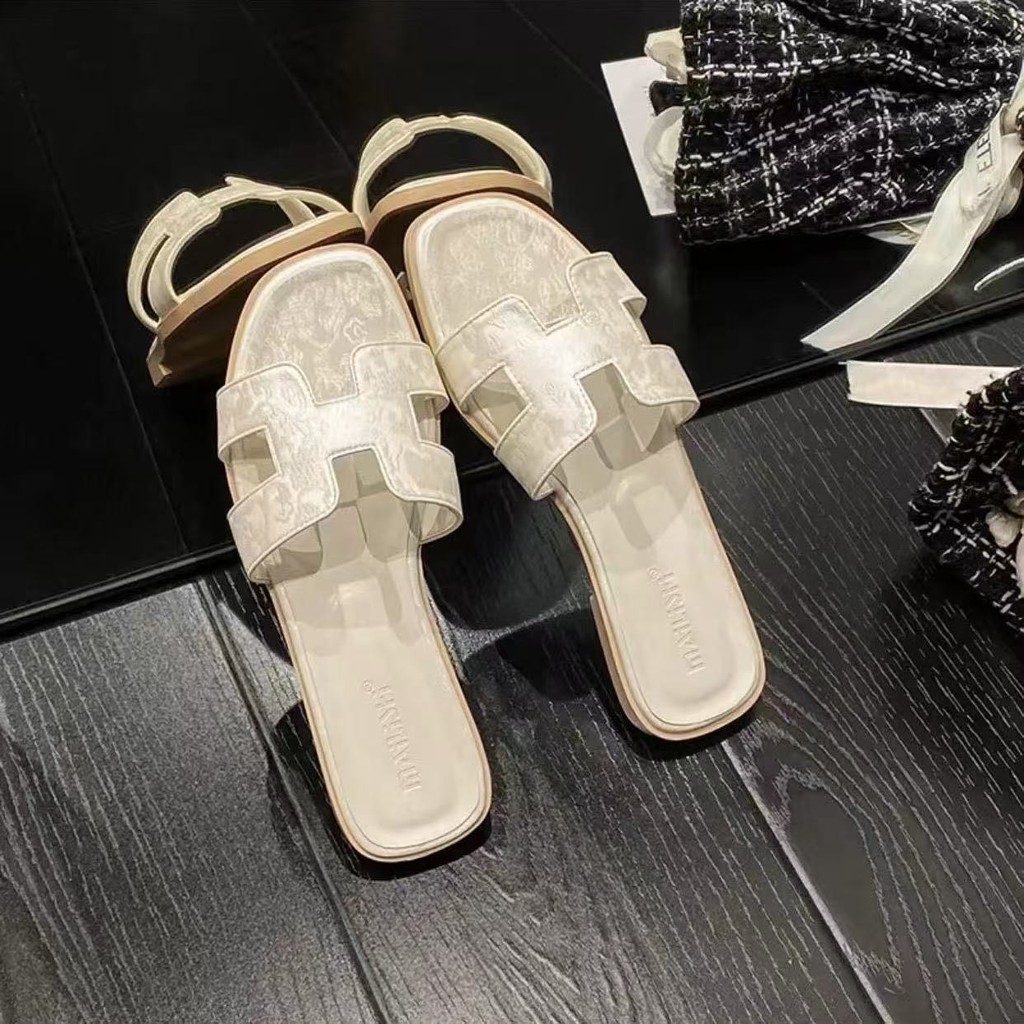 Dép Influencer Nữ Mặc Ngoài Mùa Hè 2026 Phong Cách Mới Thời Trang Phù Hợp Với Giày Sandal Đáy Bằng Đi Biển Dép Nữ